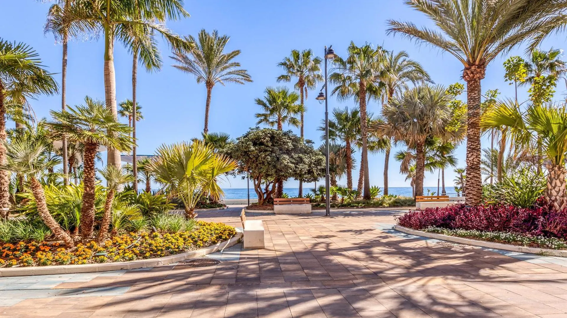 Hanami Plaza Abc Estepona 0*,
